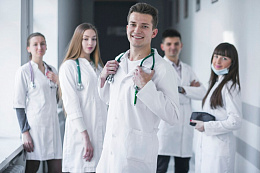 С марта 2024 года были увеличены размеры специальной социальной выплаты медикам в Иркутской области, которые работают в небольших городах и селах