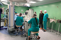 В Иркутской областной детской больнице начали проводить операции с помощью роботизированнной хирургической системы «Versius»