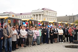 Иркутская область получила 77 новых школьных автобусов по поручению Президента