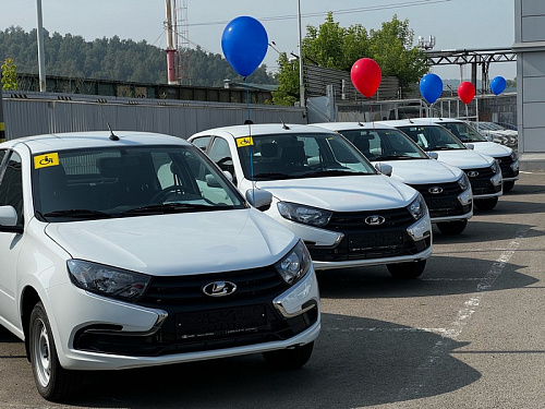 Отделение СФР по Иркутской области вручило 24 новых автомобиля жителям региона, пострадавшим на производстве