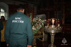 160 сотрудников ГУ МЧС России по Иркутской области привлечены к дежурству в храмах на Рождество