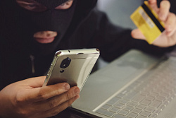 В Усть-Куте местный житель пострадал от действий телефонных аферистов
