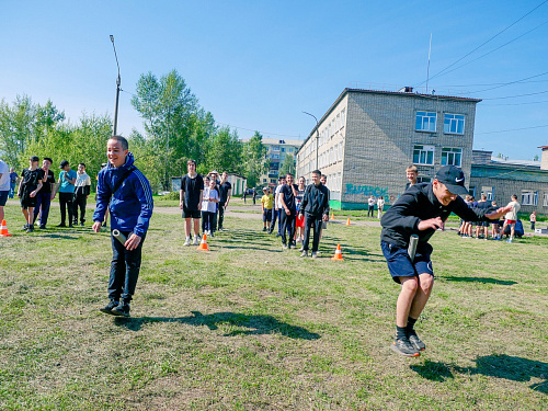В Усть-Куте прошла патриотическая акция в честь Дня флага России