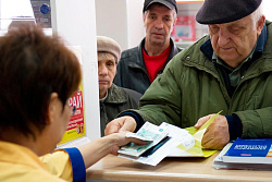 Работающие пенсионеры получают страховую пенсию без учета индексации